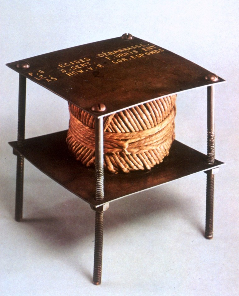 Марсель Дюшан. Со скрытым шумом. 1916, Вспомогательный реди- мейд: канат и металл, 12,9 x 13 x 11,4 см, собрание Л. и У.
